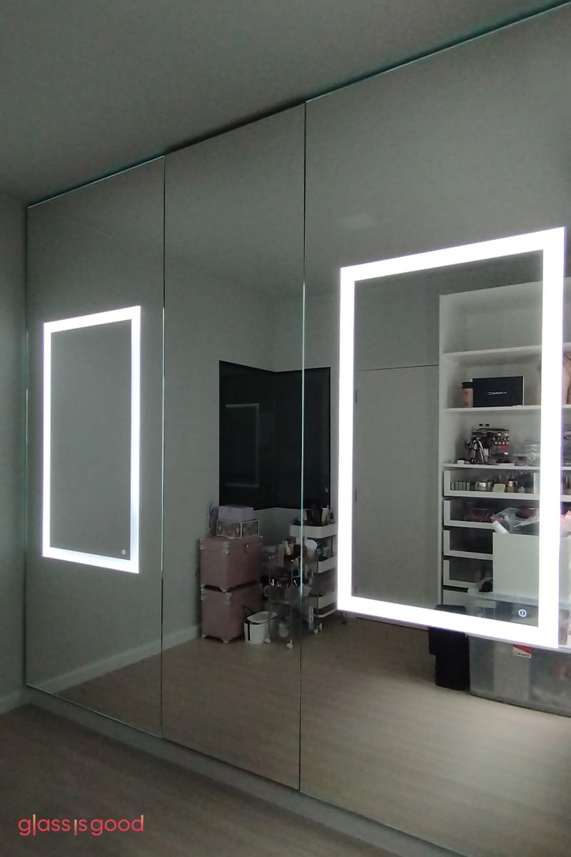 LED wall mirror